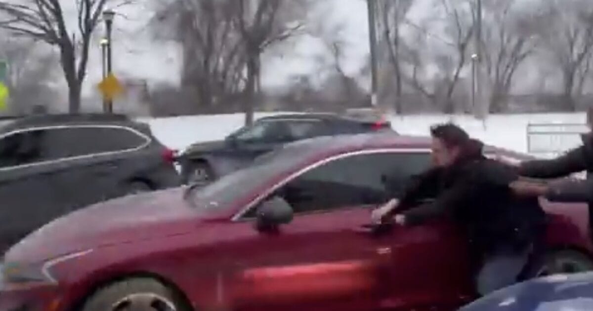 WATCH: Somali Thug Robs Journalist, Drags Him Down Street